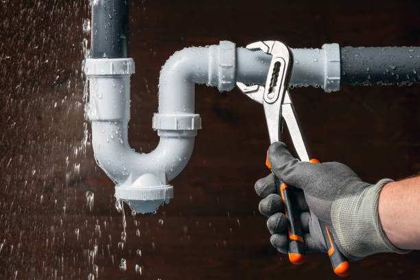 Professional Emergency Plumber technician working in Stoutsville, OH